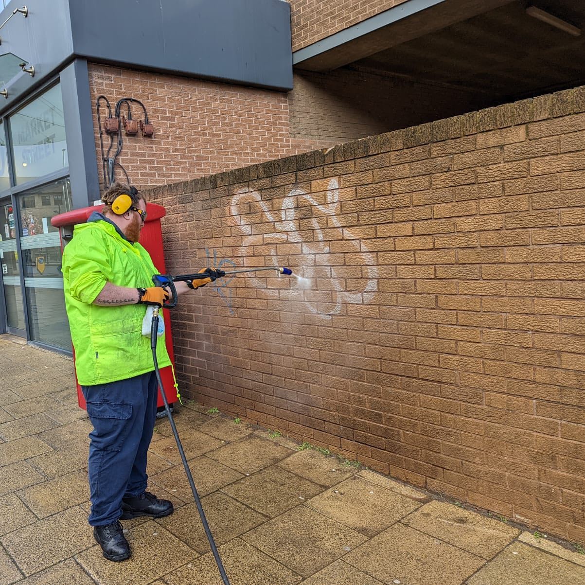 huddersfield bid removing graffiti